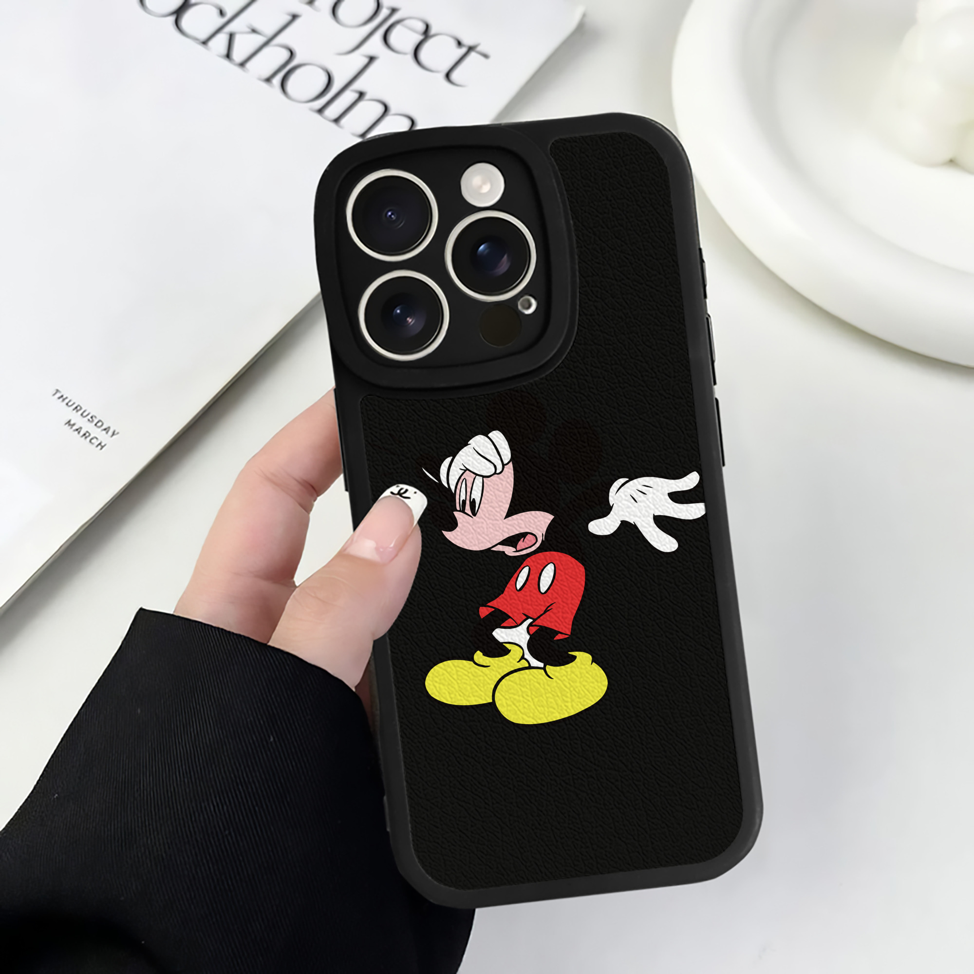 （画像用） ミッキーマウス Mickey Mouse 【iPhone 16シリーズ対応】シリコンスマホケース（レザー調） 材質：シリコン